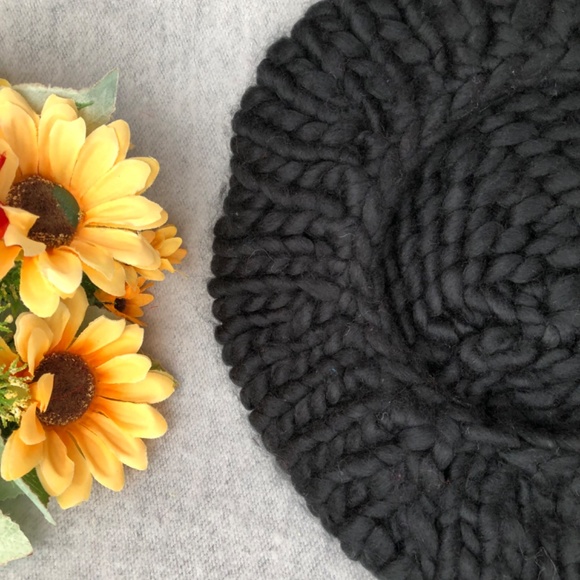NWOT - Deep Black Thick Knit Beret - Picture 10 of 10